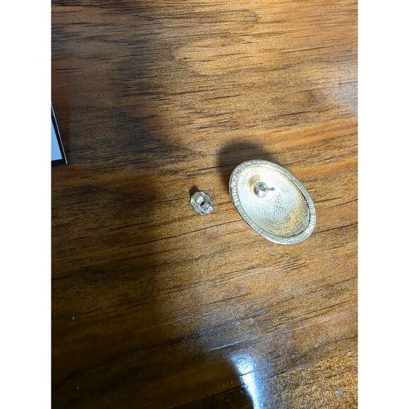 GoldTone Shrimp Ribbed Oval Earrings VTG Classy Statement - Picture 3 of 3